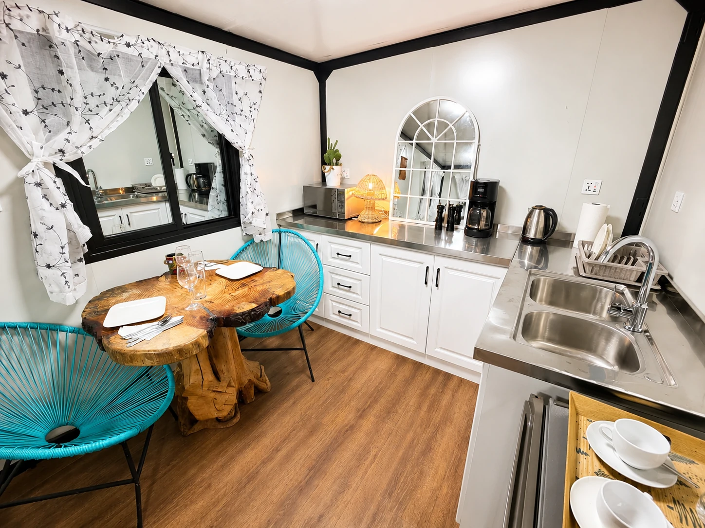 20 ft kitchen and dining example
